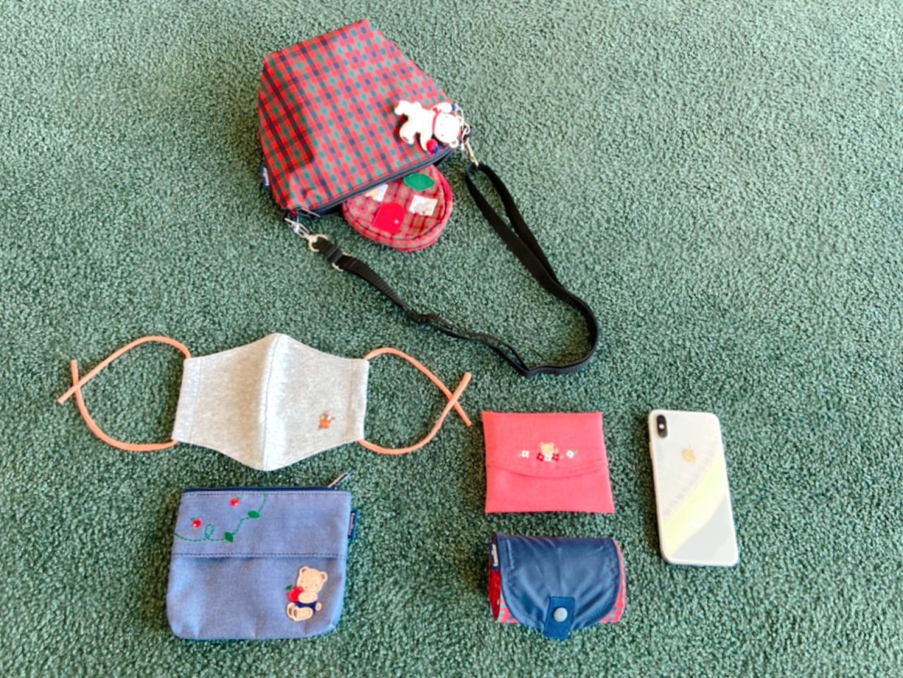 大人気！ ファミリアチェックのナイロンポシェット｜ファミリア代官山