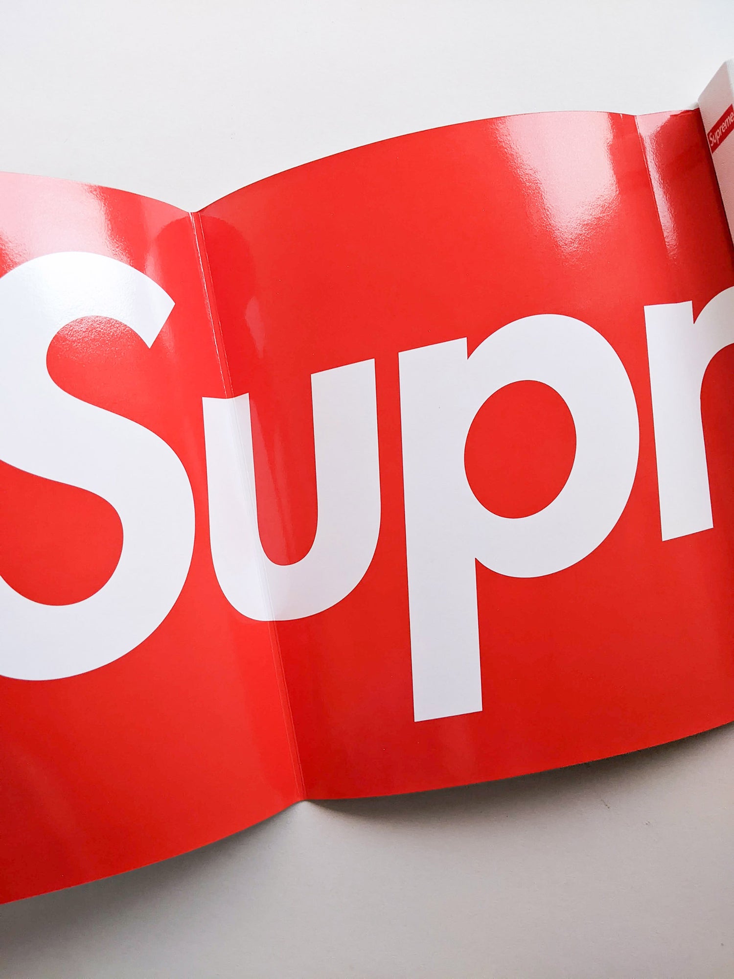 Supreme - 本 屋 青 旗 Ao-Hata Bookstore