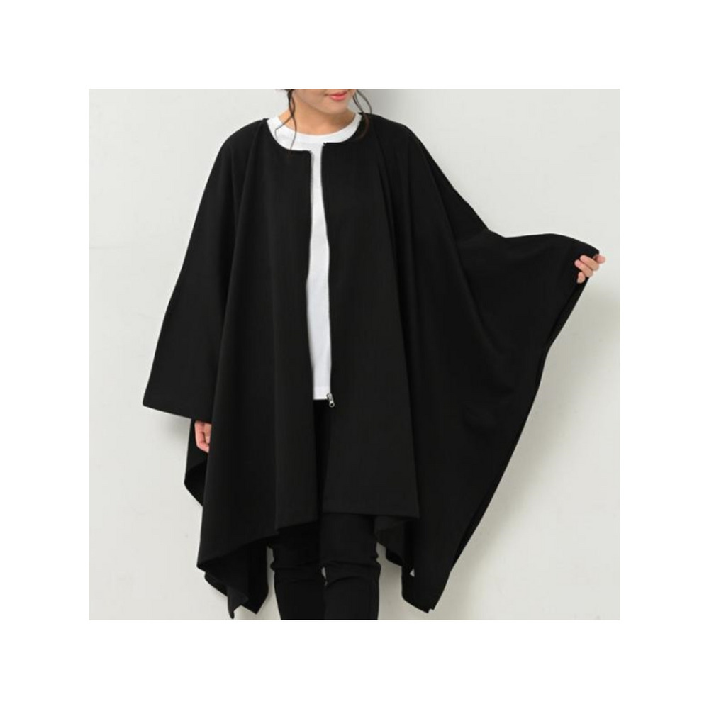 ひらひらとしたデザインが可愛らしい雰囲気のポンチョコート。 大きい