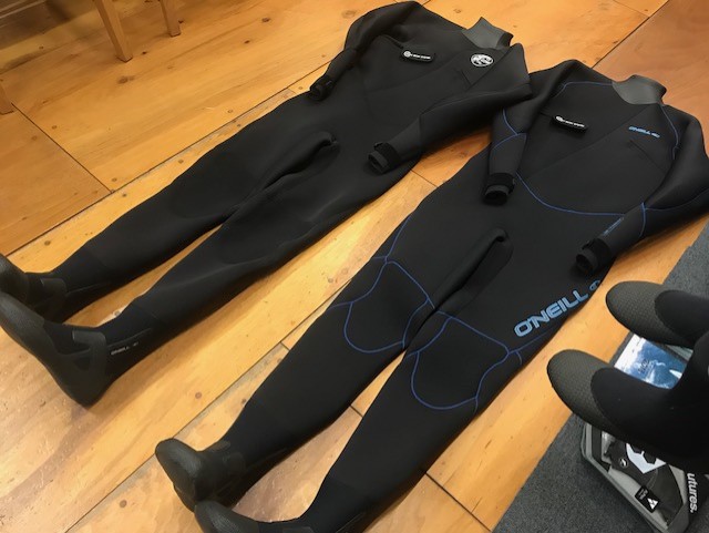 今年もオニールライトドライ「セルフィット」 | サーフィンスクール