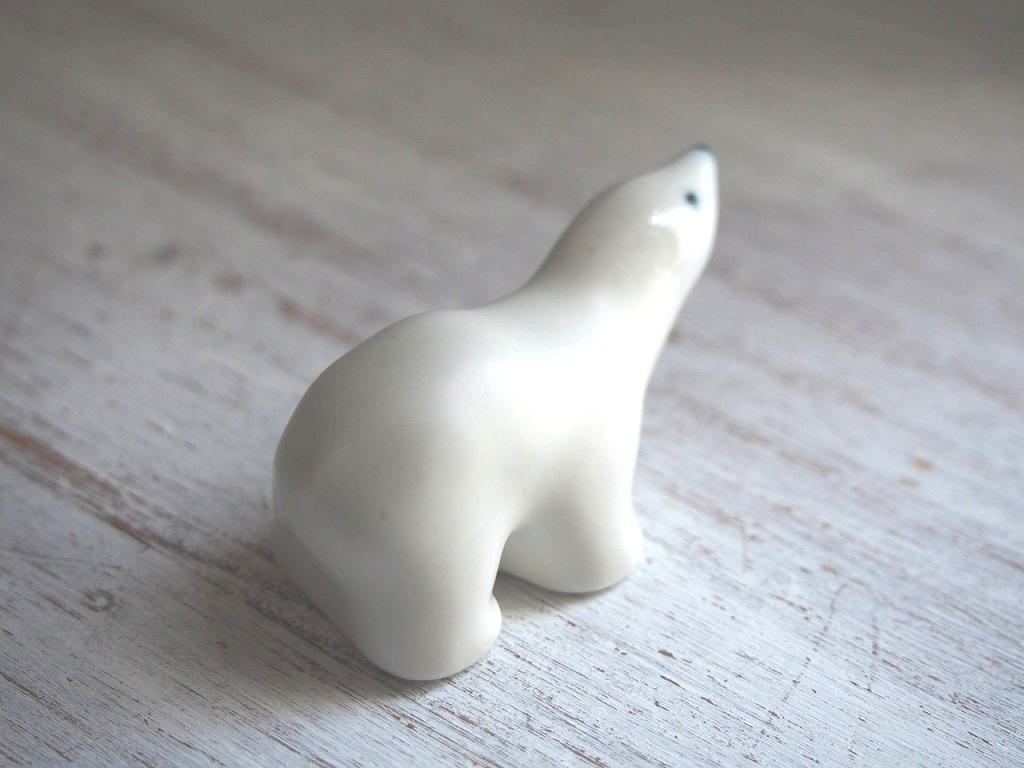 北欧ヴィンテージ ARABIA アラビア 陶器の白クマのフィギュア