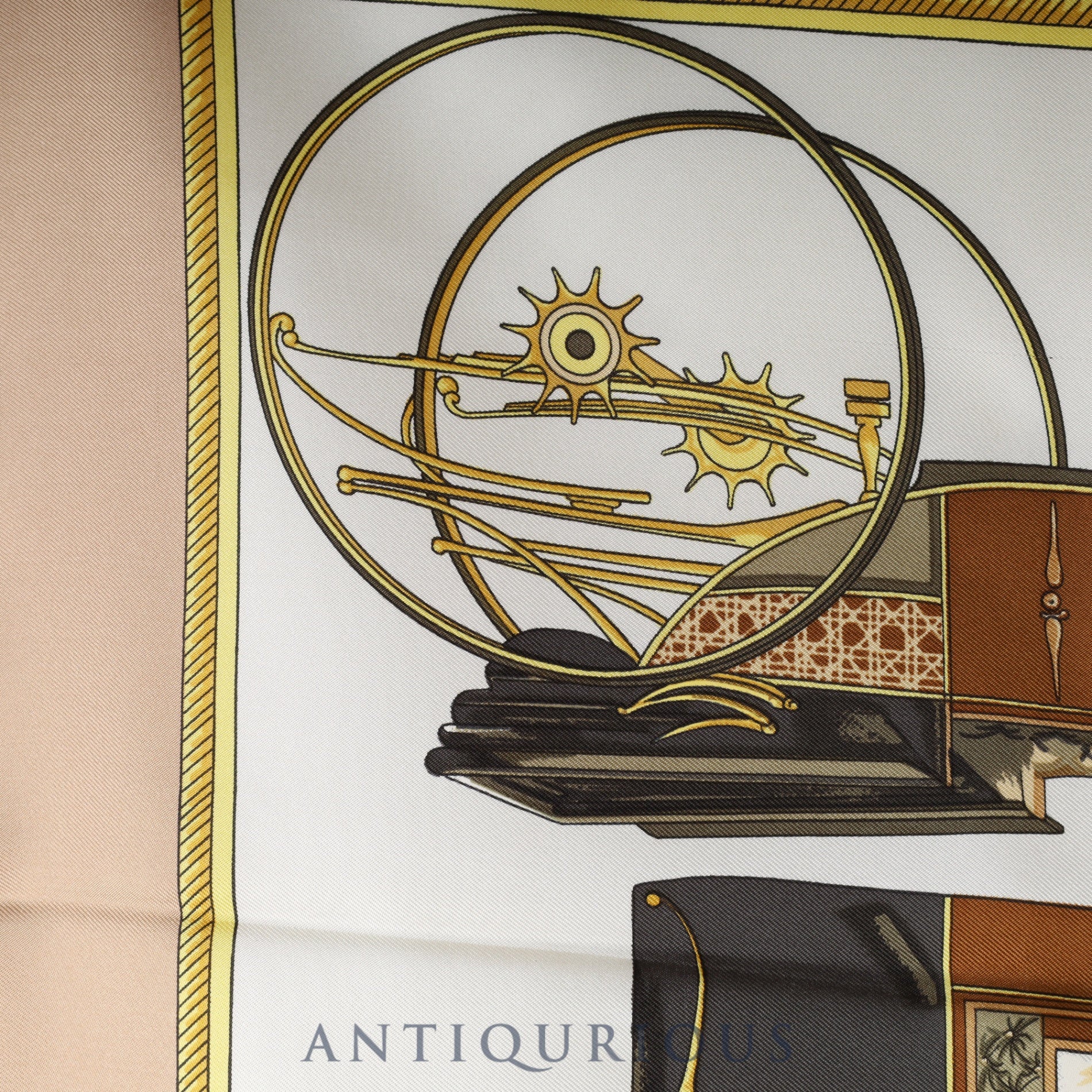 エルメス スカーフ カレ90 LES VOITURES A TRANSFORMATION 折り畳み式