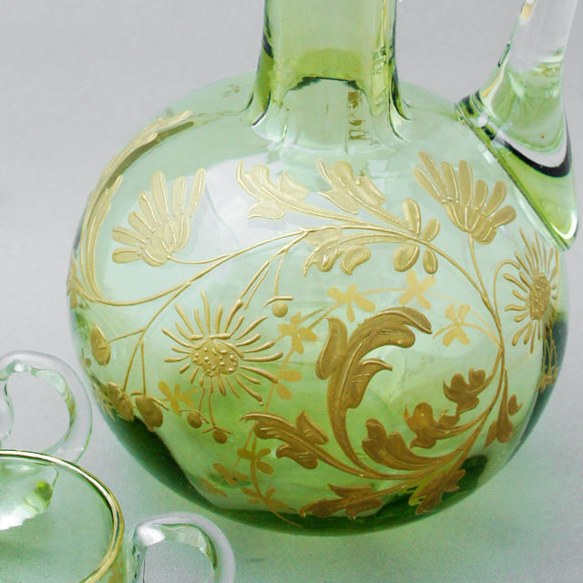 オールドバカラ「緑色ガラス 金彩菊文様 リキュールセット