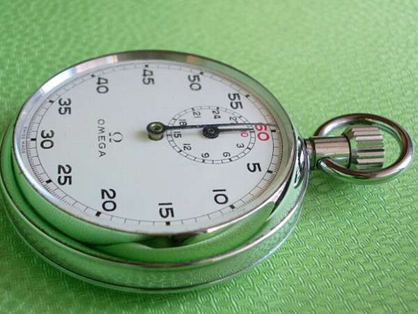 オメガ 自社キャリバー搭載 アンティークの手巻式ストップウォッチ 美