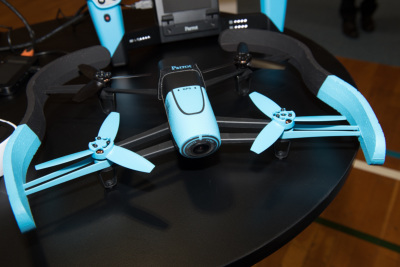 フルHDで空撮、スマホで操作するドローン「Parrot Bebop Drone