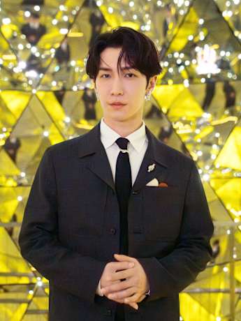 Swarovski Ambassador in Japan visits Austria and the Crystal World.