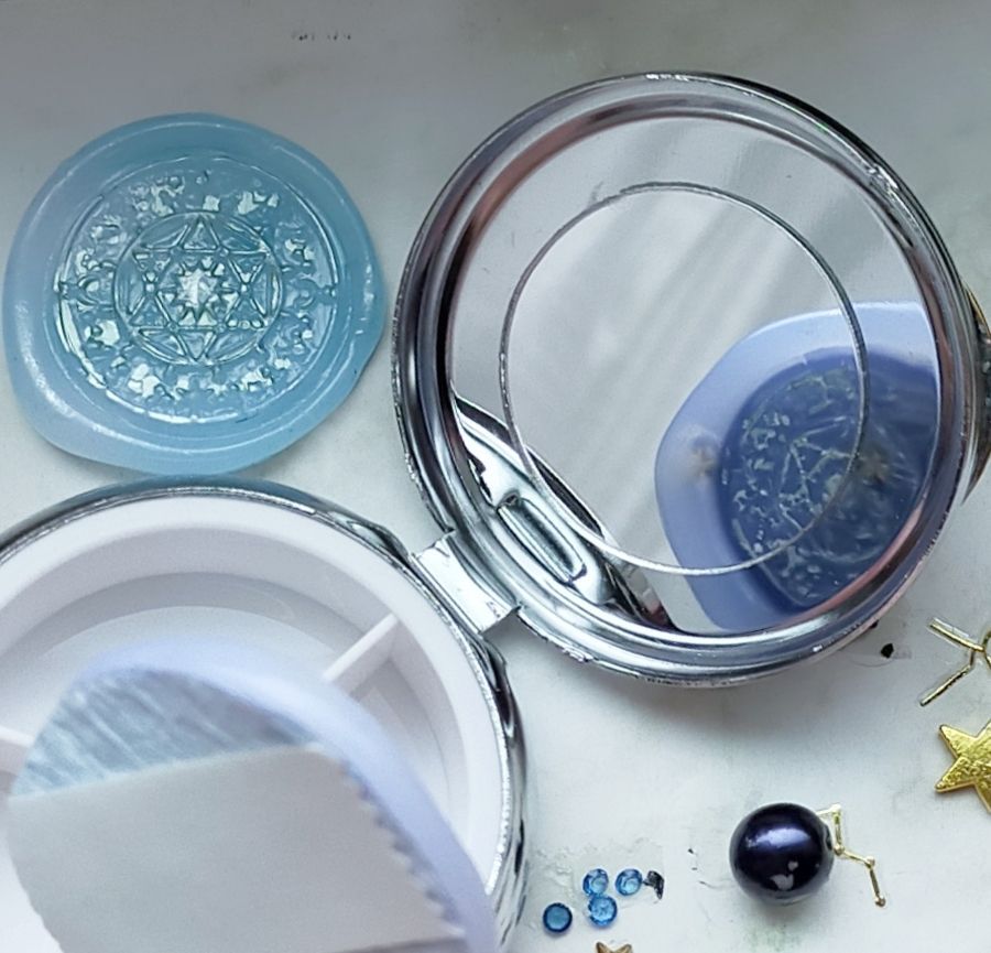 再販未定☆ キラキラお月様のピルケース ハンドメイドピルケース