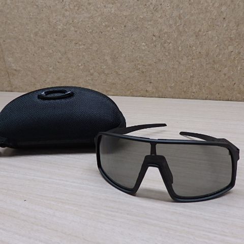 OAKLEY オークリー サングラス Sutro スートロ プリズムブラック