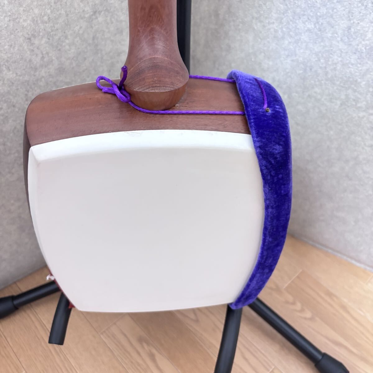 □【綺麗】津軽三味線 花梨 丸打胴 人工皮 棹幅:約3.1cm - メルカリ