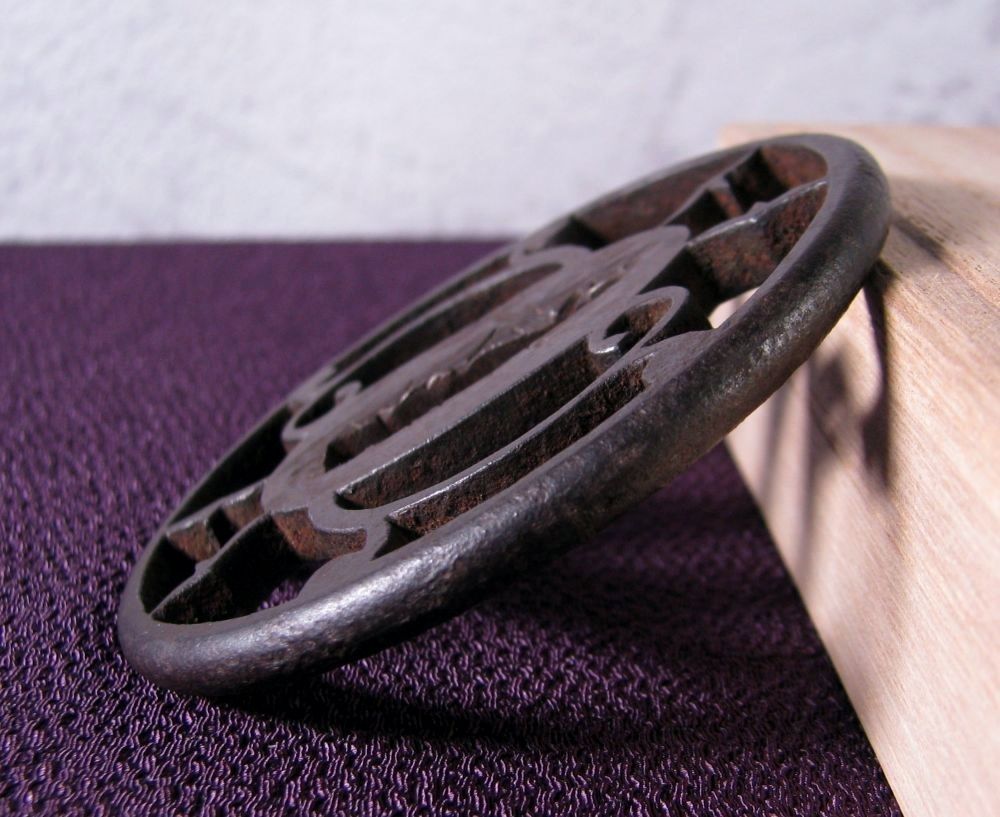 時代武具 鉄地透かし鍔 雁繋ぎ 江戸時代/26a057 - メルカリ