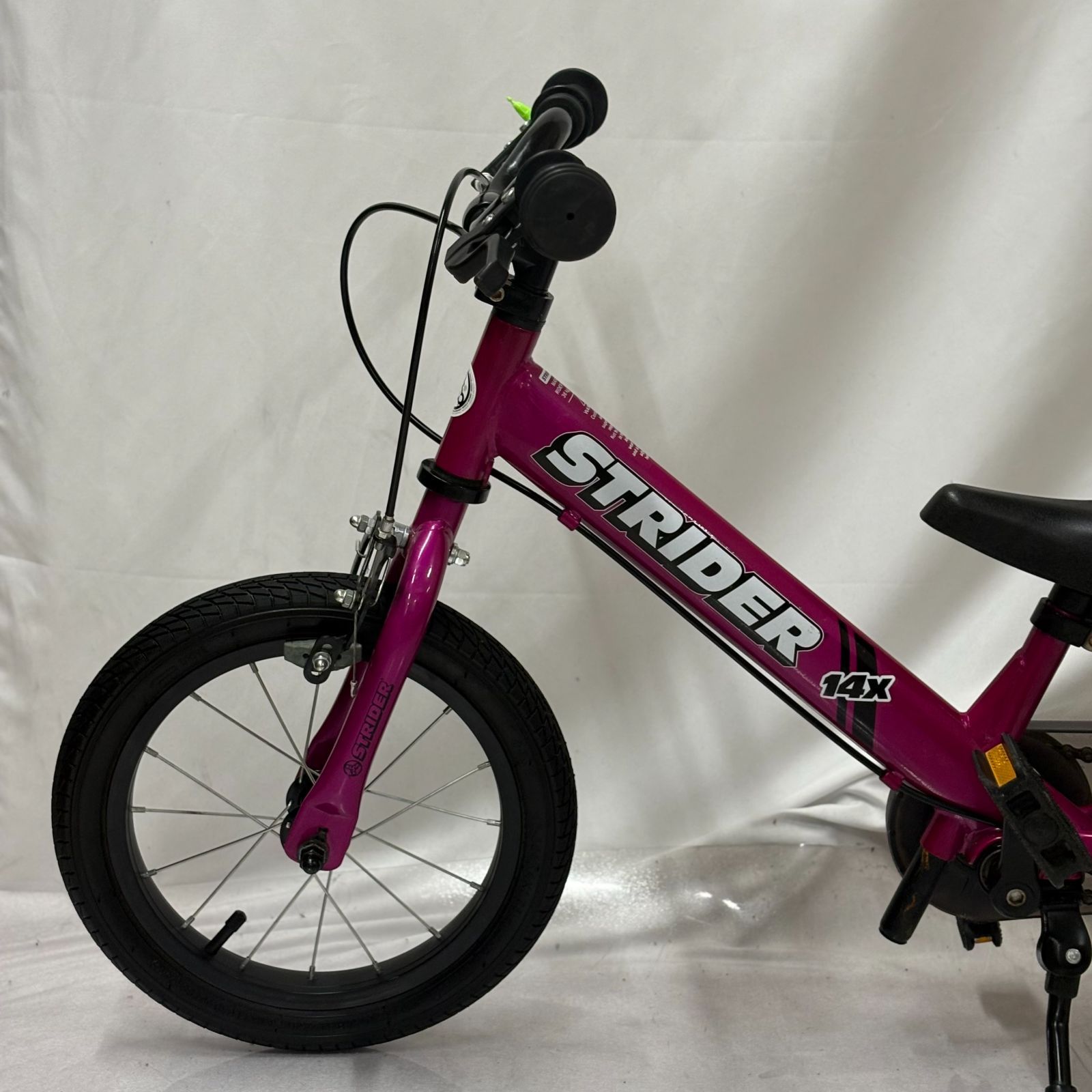 美品】STRIDER14x ストライダー フューシャピンク スタンド付 Amazon