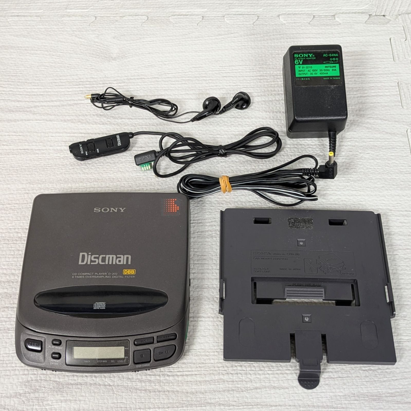 CD56 【動作品】SONY ソニー CD プレイヤー D-600 アダプター付き カー