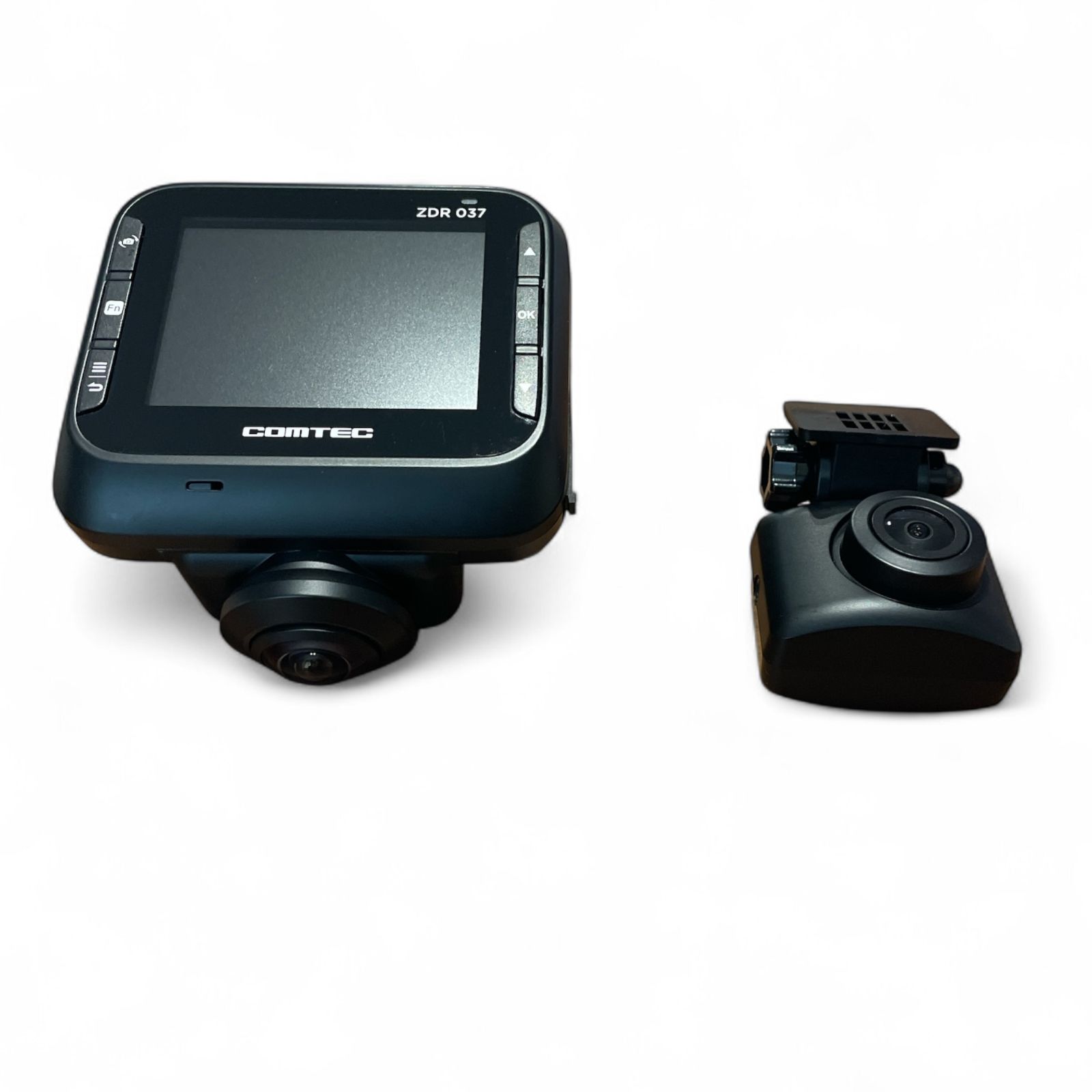 COMTEC ZDR 037 前後ドライブレコーダー360°＋リアカメラで全方位を記録、