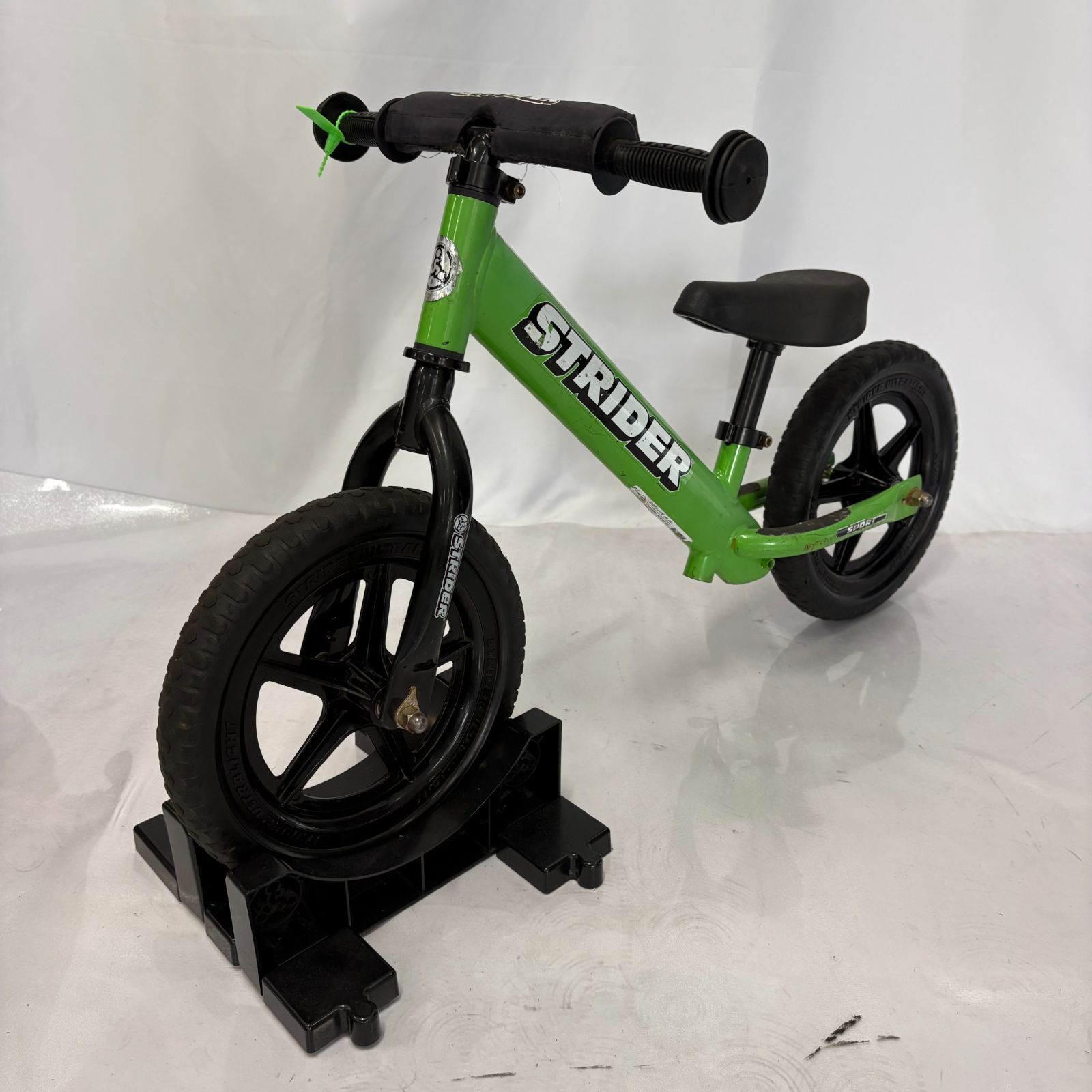 STRIDER バランスバイク 緑 12インチ STRIDER バランスバイク 緑 12インチ