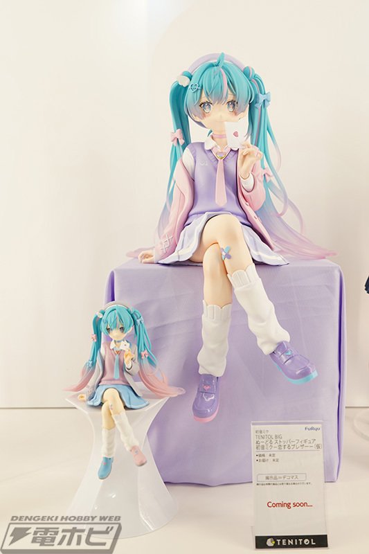 魔女の旅々』イレイナ サマーバカンスver.の彩色見本が初展示！ビッグ