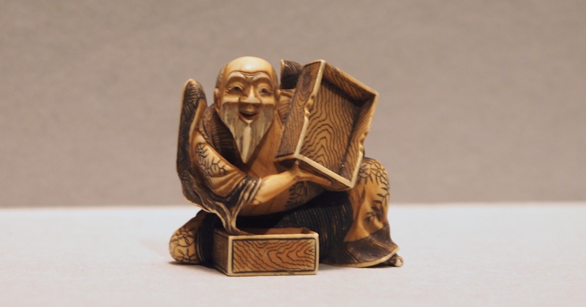 専用X214-2 江戸時代根付 細密彫刻 人物根付 鹿角材彫刻 ね X214-2