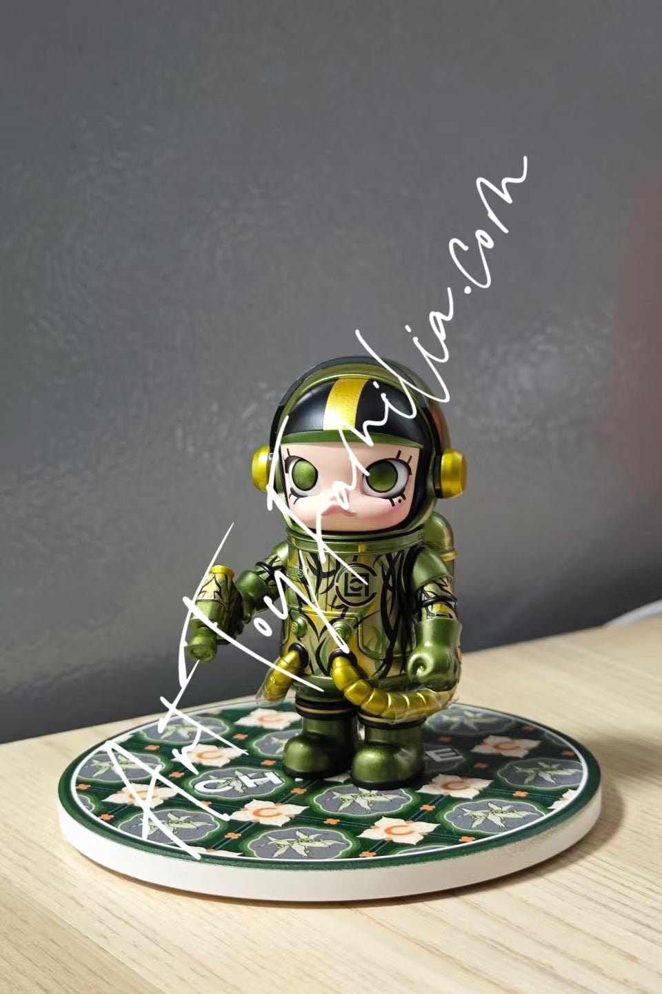 Clot X Mega Space Molly 100% Figurine | POP MART – Art Toy Familia