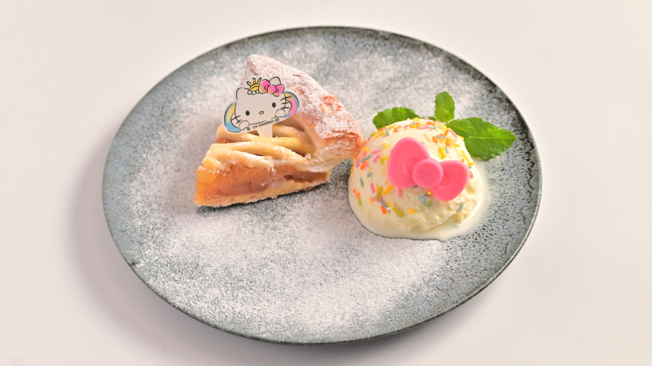 新登場】ハローキティの大好物アップルパイなどが玉手箱に新登場