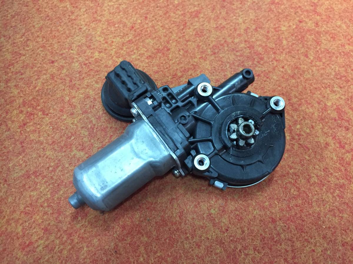 d*i様 ハイエース レジアスエース パワーウィンドウレギュレータ