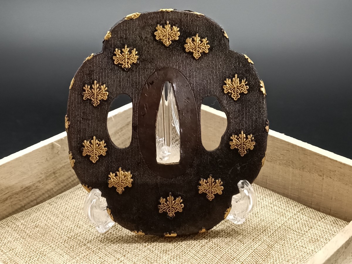 日本刀装具 家紋図 五三の桐 刀鍔 銅地 細工 絵金銀