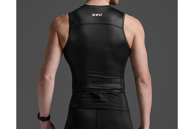 2XU Core トライトップ BLACK | トライアスロンのことならアスリート