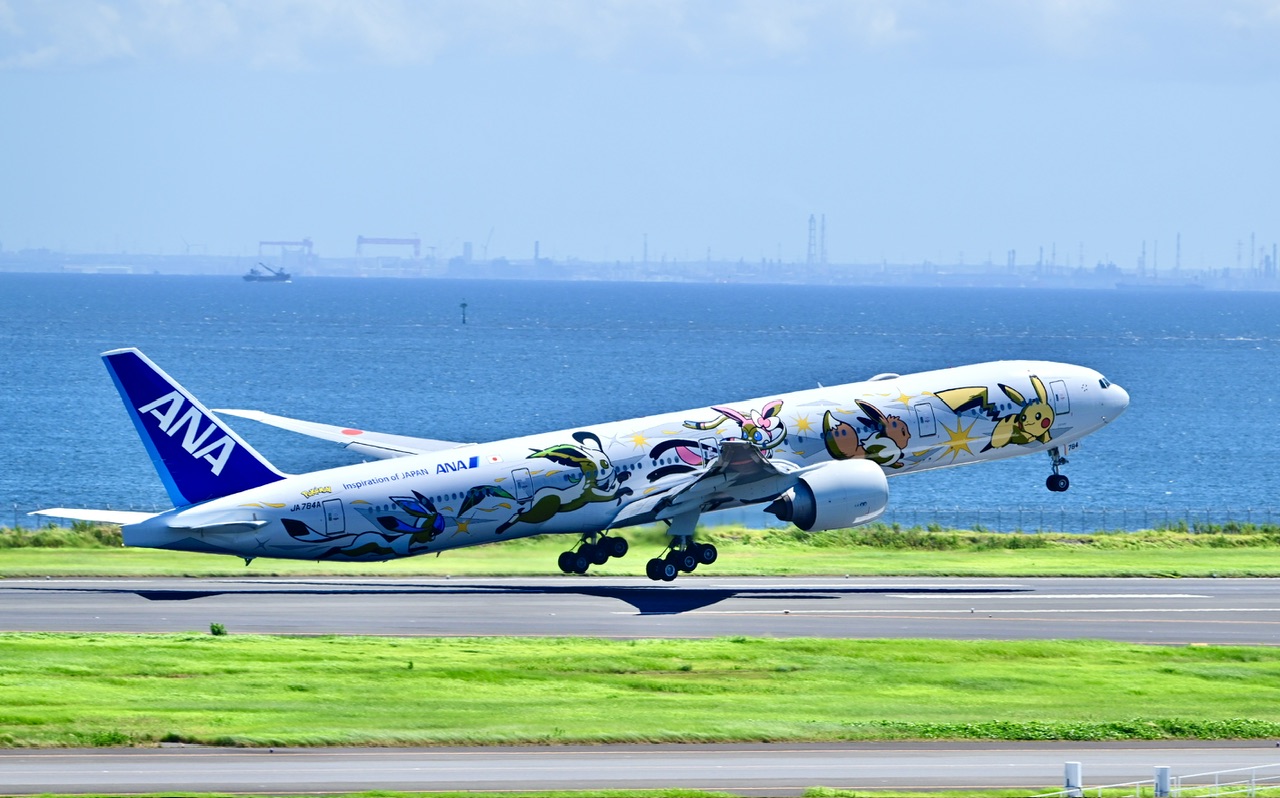 ANA 全日空 777-300ER ポケモン イーブイジェット スタンド付き ANA
