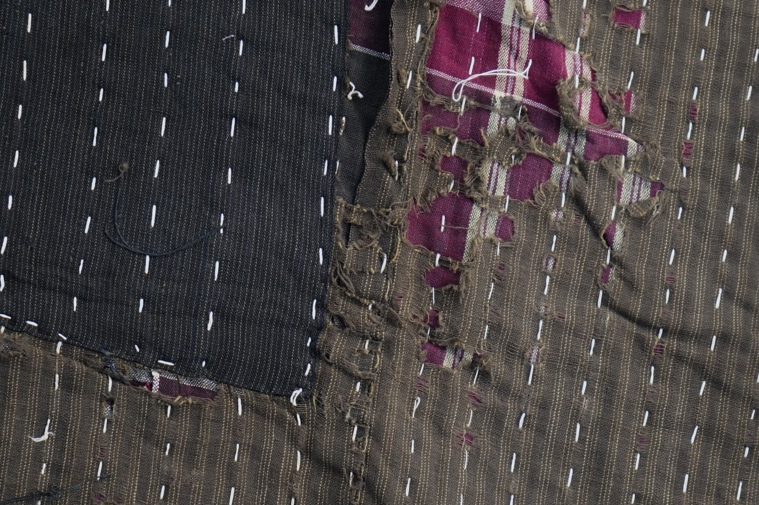 408 ボロ 襤褸 敷物 刺し子 粗刺し 藍無地 縞 格子 木綿古布 継ぎ接ぎ