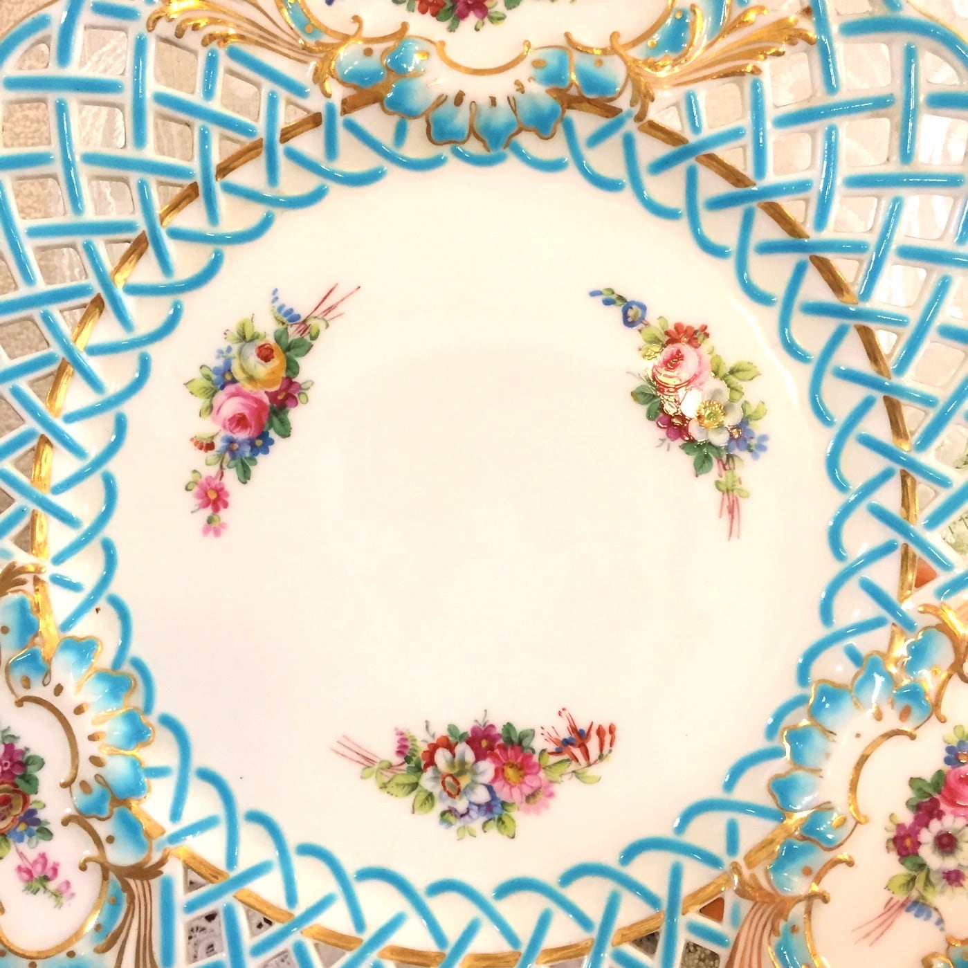 ミントン ターコイズブルーのレース縁キャビネットプレート | Rosy Baby