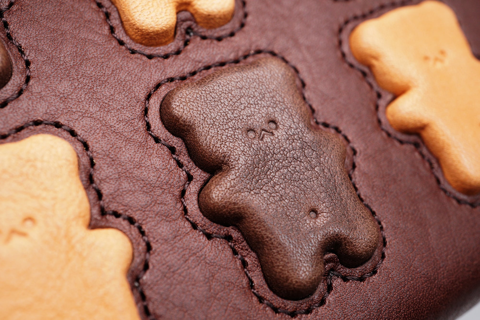 くまちゃんブラウニー長財布（本革製）／お菓子な革小物 | EARL'S