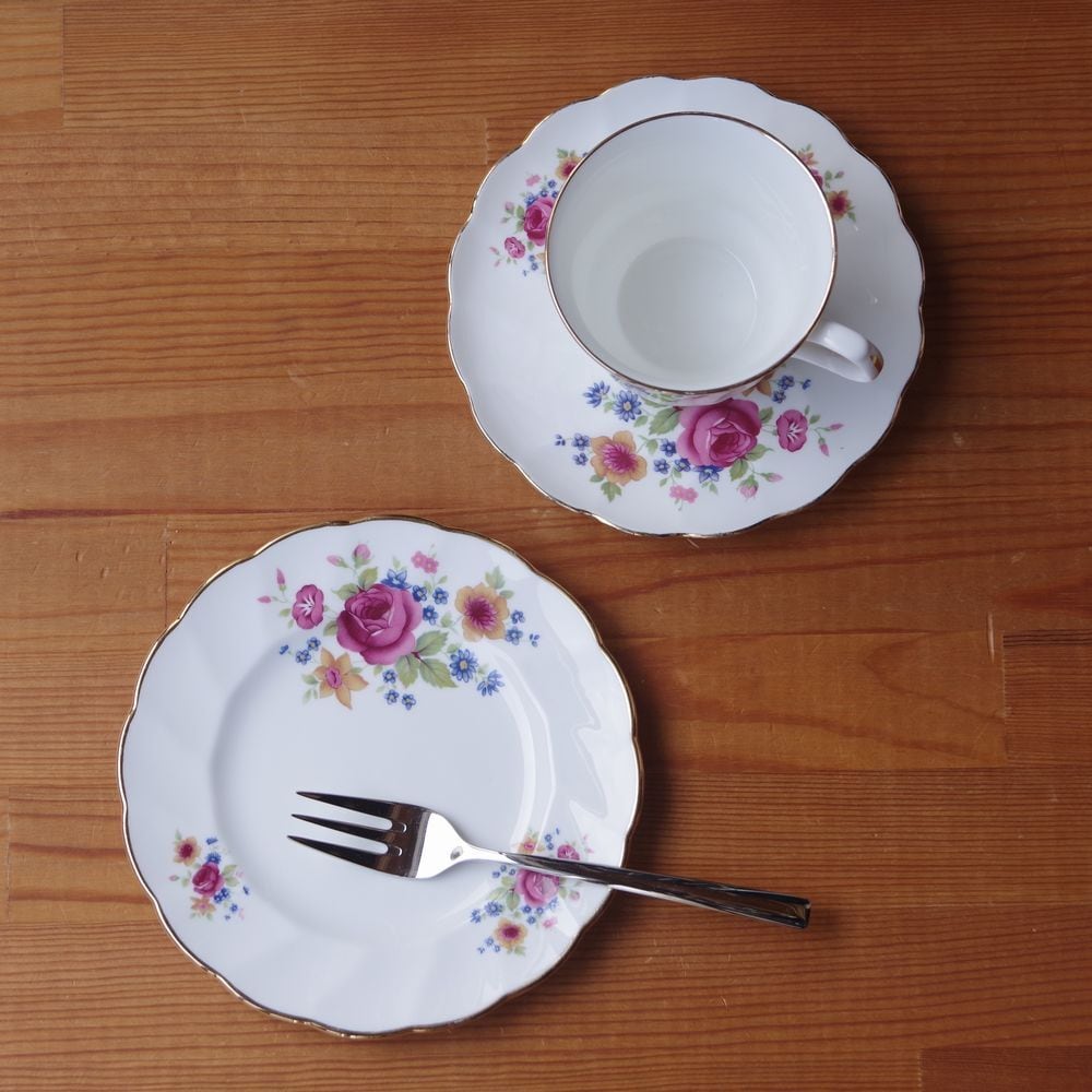 ヴィンテージ食器 薔薇 花柄 ケーキ皿 デザートプレート 16cm Royal