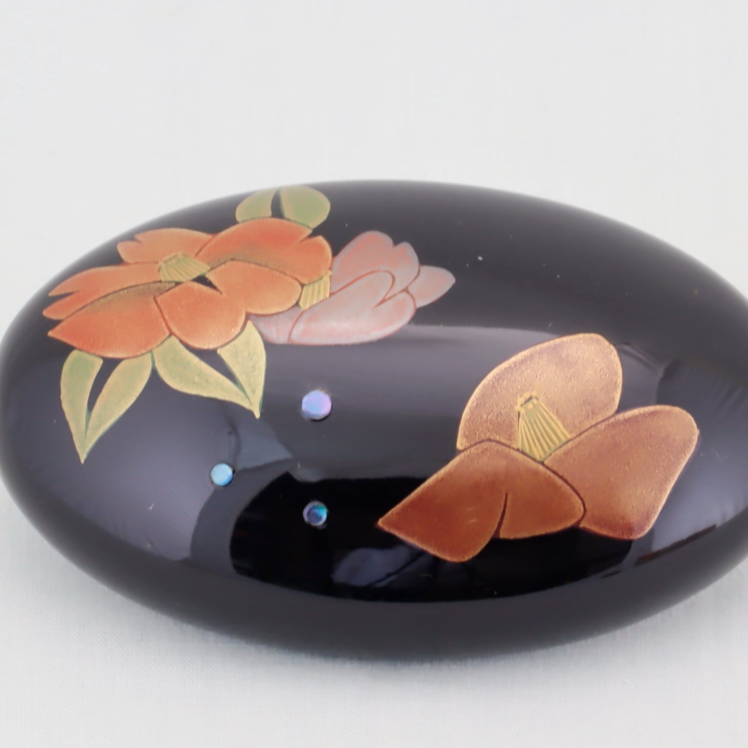 807 輪島塗 文鎮 ペーパーウエイト／黒塗／椿蒔絵 | 輪島塗 加藤漆器店