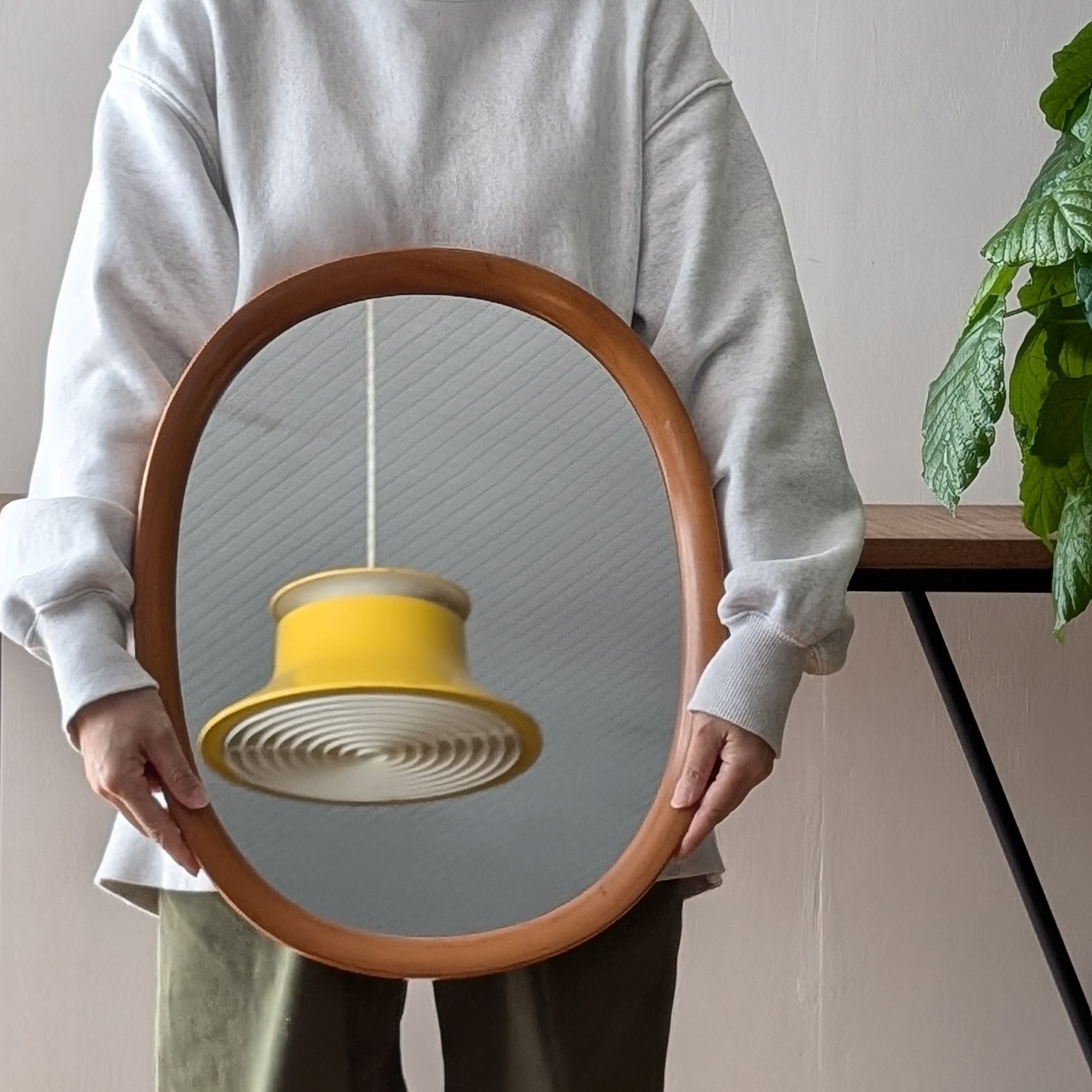 送料込 柳宗理 秋田木工 曲木鏡 小判型 木地色 壁掛け | sonota