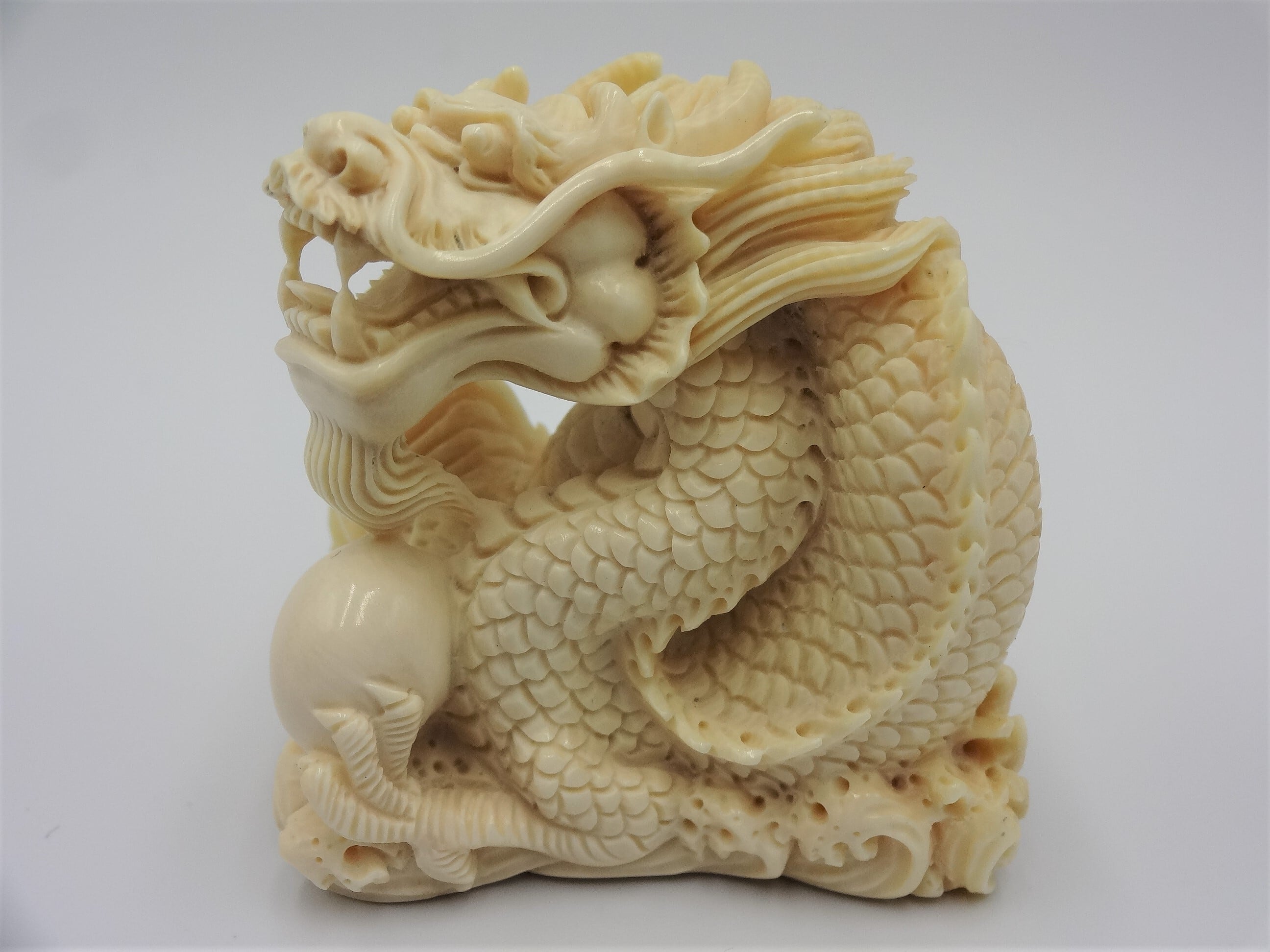 古美術 根付 緒締玉 緒締 彫刻 在銘 玉之 十二干支 鯨歯 カバ牙