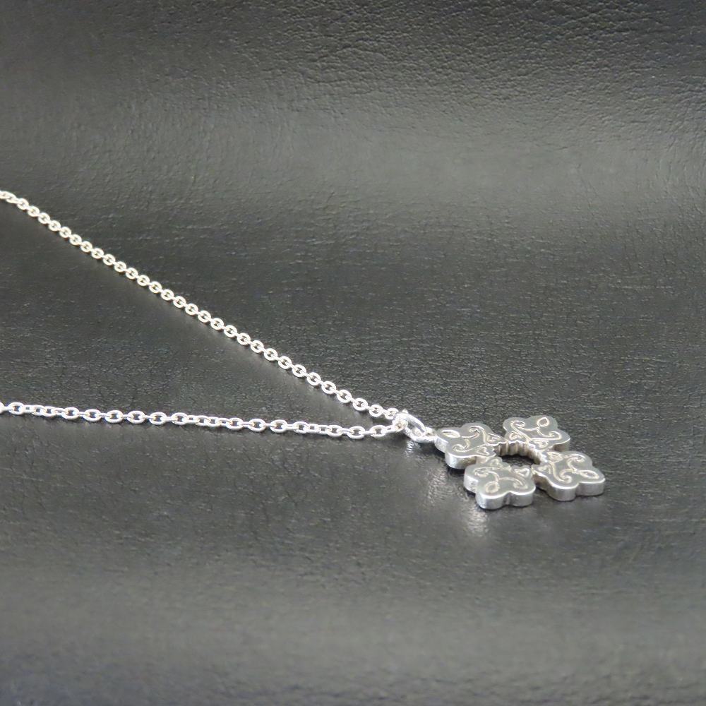 アイヌ文様ネックレス 白 シルバー925 【刻印無料】 アイヌ アイヌ文様