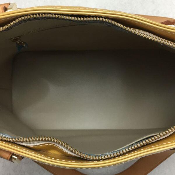 LOUIS VUITTON(ルイヴィトン)モノグラムヴェルニヒューストンエナメル