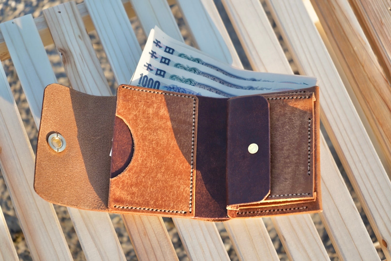 コンパクト革財布【ヴィアッジオ】 | 旅するネコ