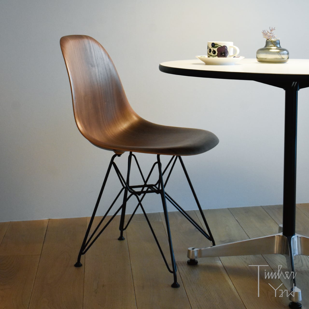 イームズウッドシェルチェア / ウォルナット / ワイヤーベース