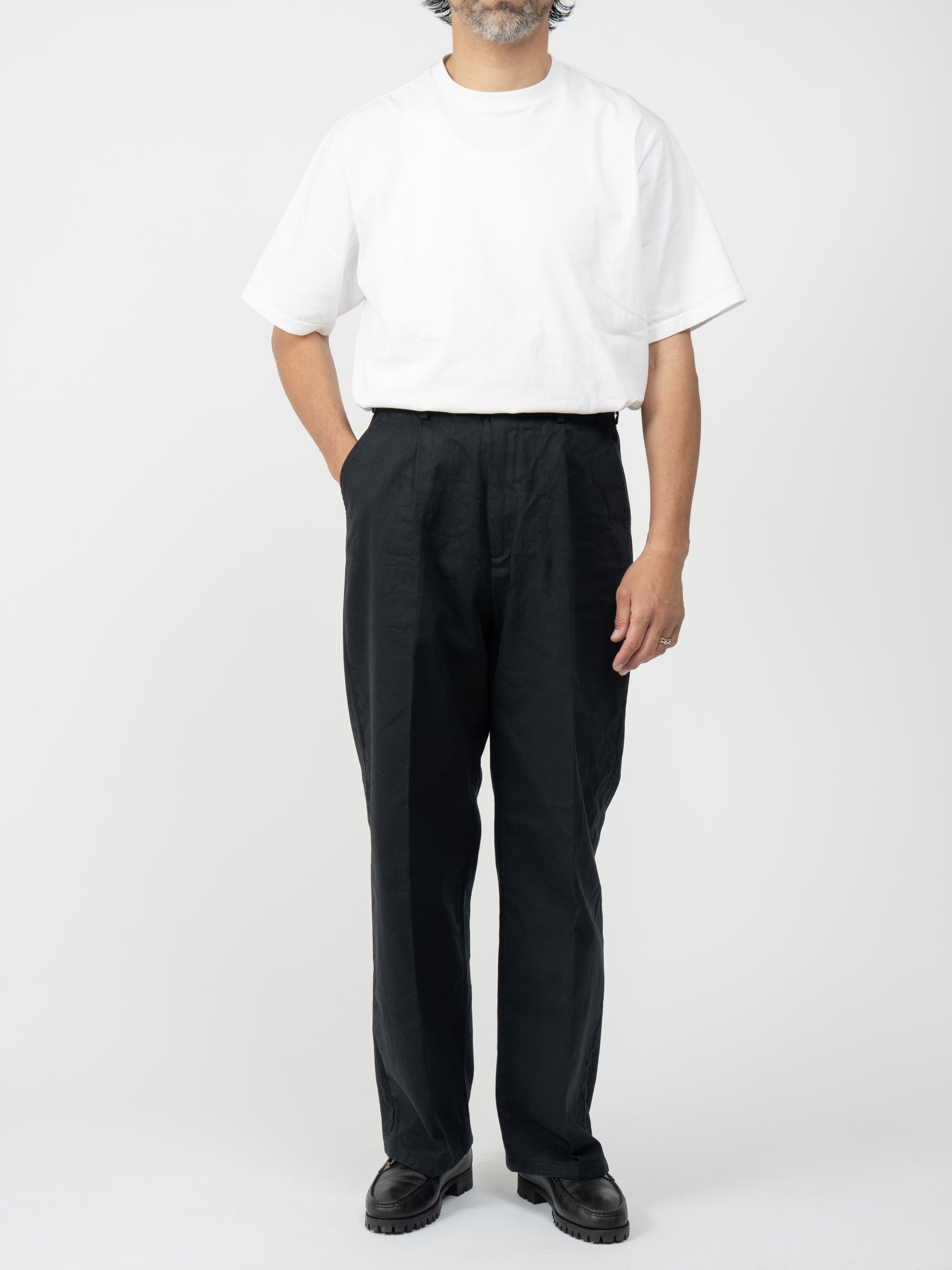 One Tuck Wide Chino Pants (black) | OVY