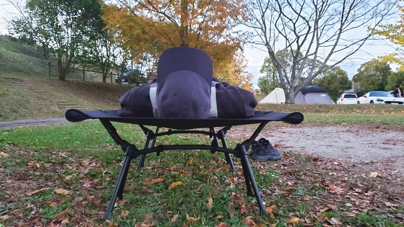 ブルックリン アウトドア カンパニーの2WAYコットは「ハリのある寝心地