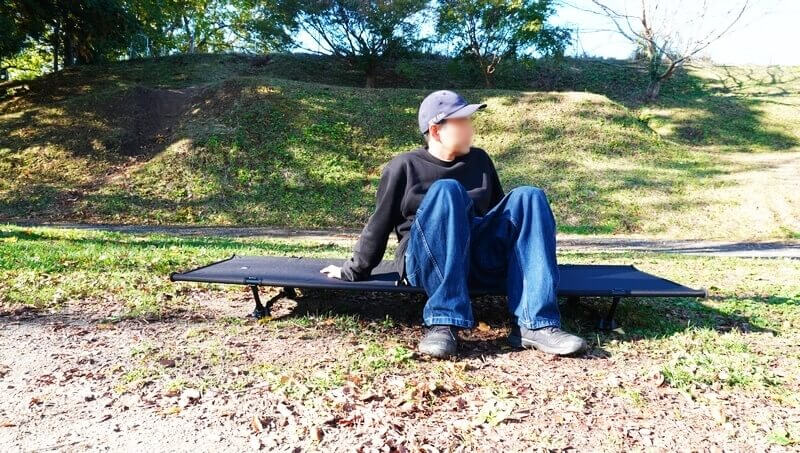 ブルックリン アウトドア カンパニーの2WAYコットは「ハリのある寝心地