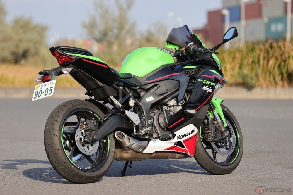 カワサキのフルカウルスポーツ「Ninja ZX-25R SE KRT EDITION」に乗っ