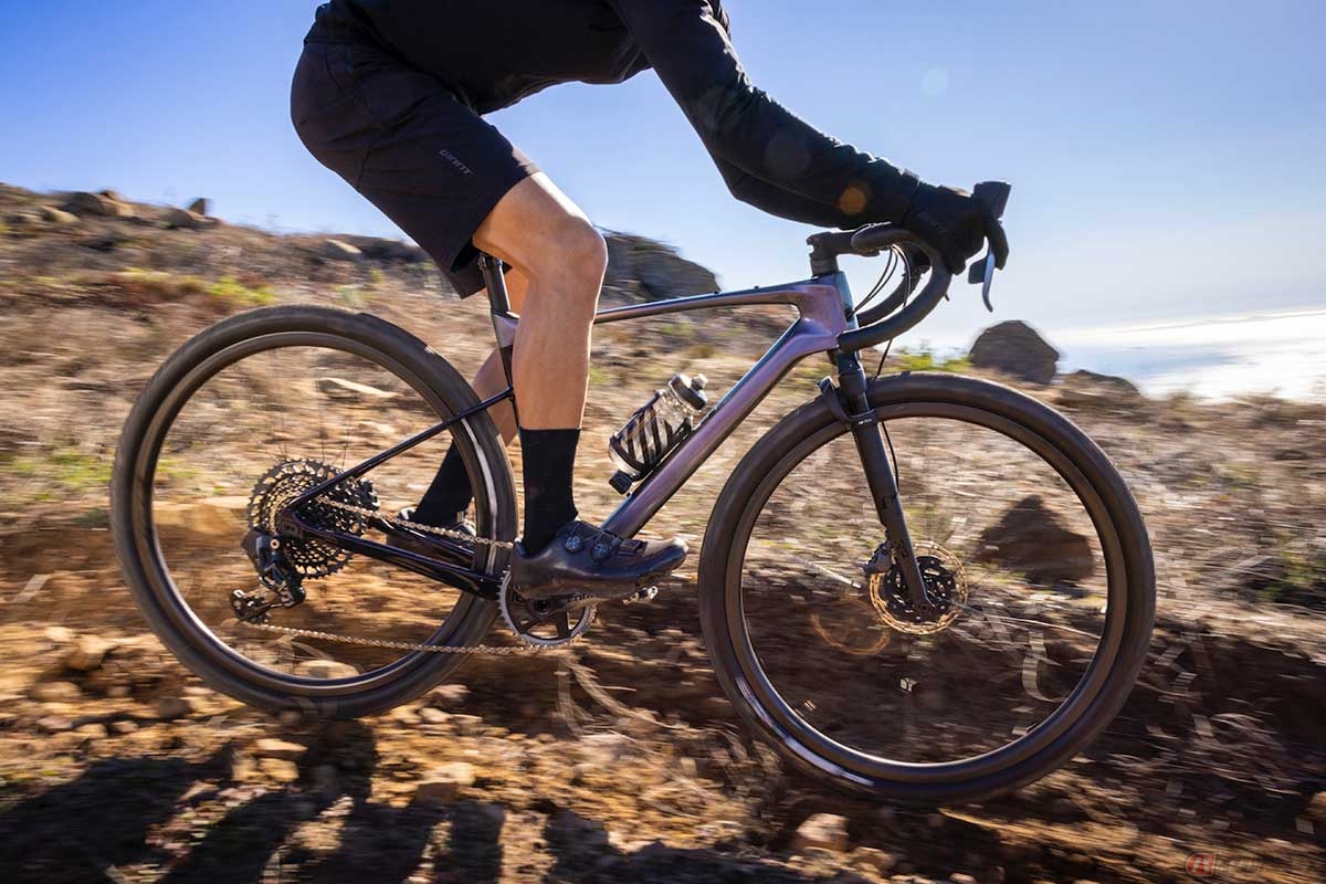 ジャイアントから2023年モデルとして新型「REVOLT X」シリーズ登場