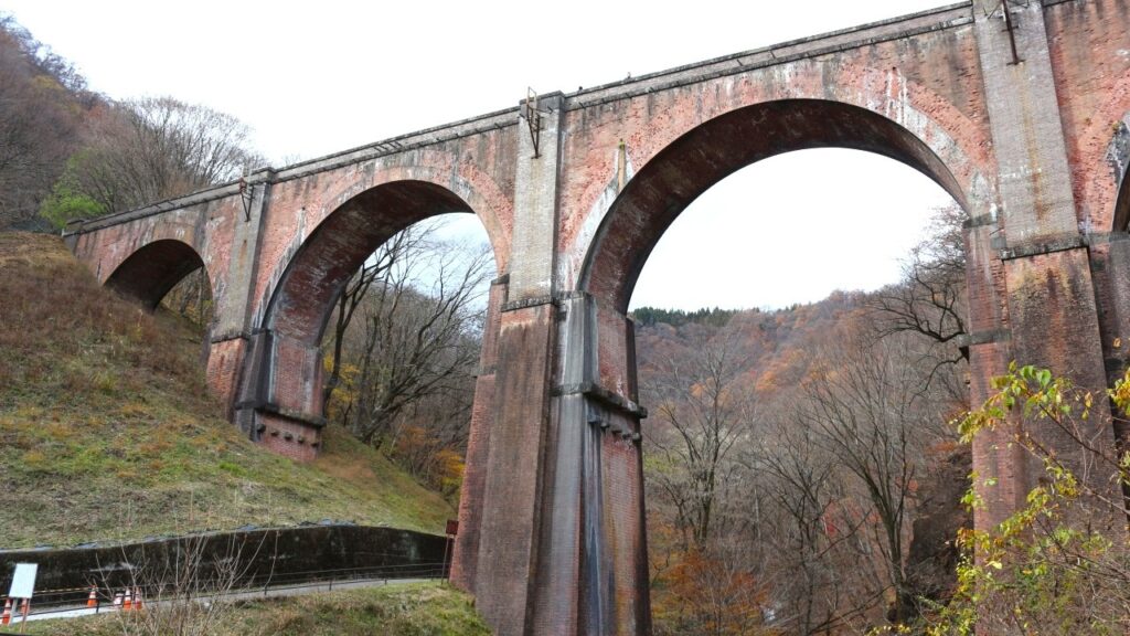 碓氷峠184 群馬と長野を結ぶ「碓氷峠」は184個のカーブが続く難所