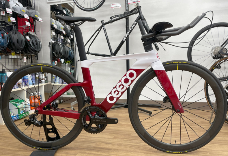 トライアスリートのための究極のエアロバイク CEEPO KATANA – スポーツ