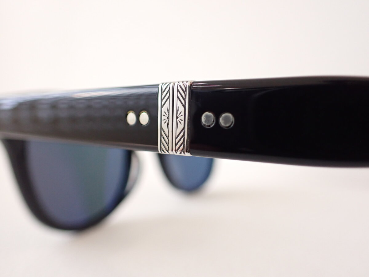 名作モデルのフォールディング(折りたたみ)｜オリバーピープルズ