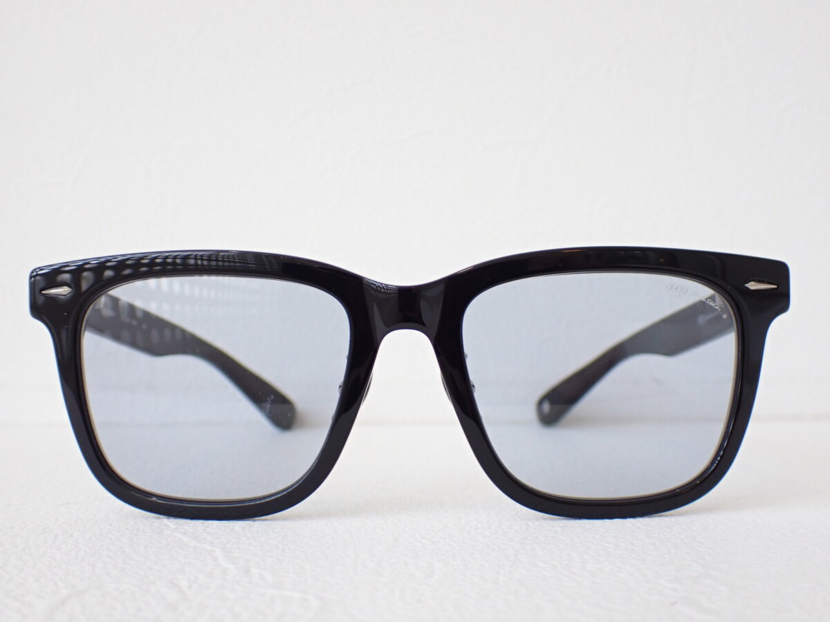 流行りに左右されないウェリントンシェイプサングラス｜999.9 feelsun