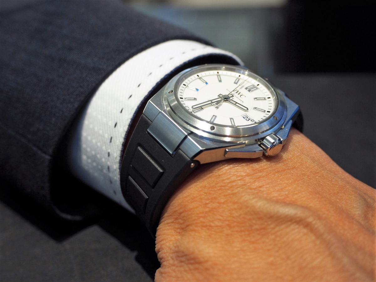 スーツとも相性の良いインヂュニア用ラバーストラップ！ ｜ oomiya