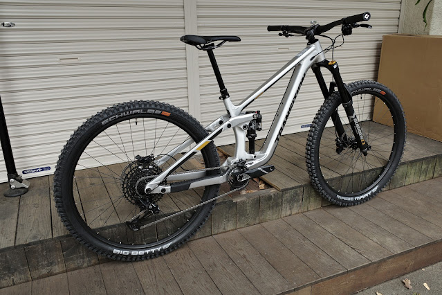 matthewcycle : 2023 TRANSITION BIKES SPIRE ALLOY NX 紹介