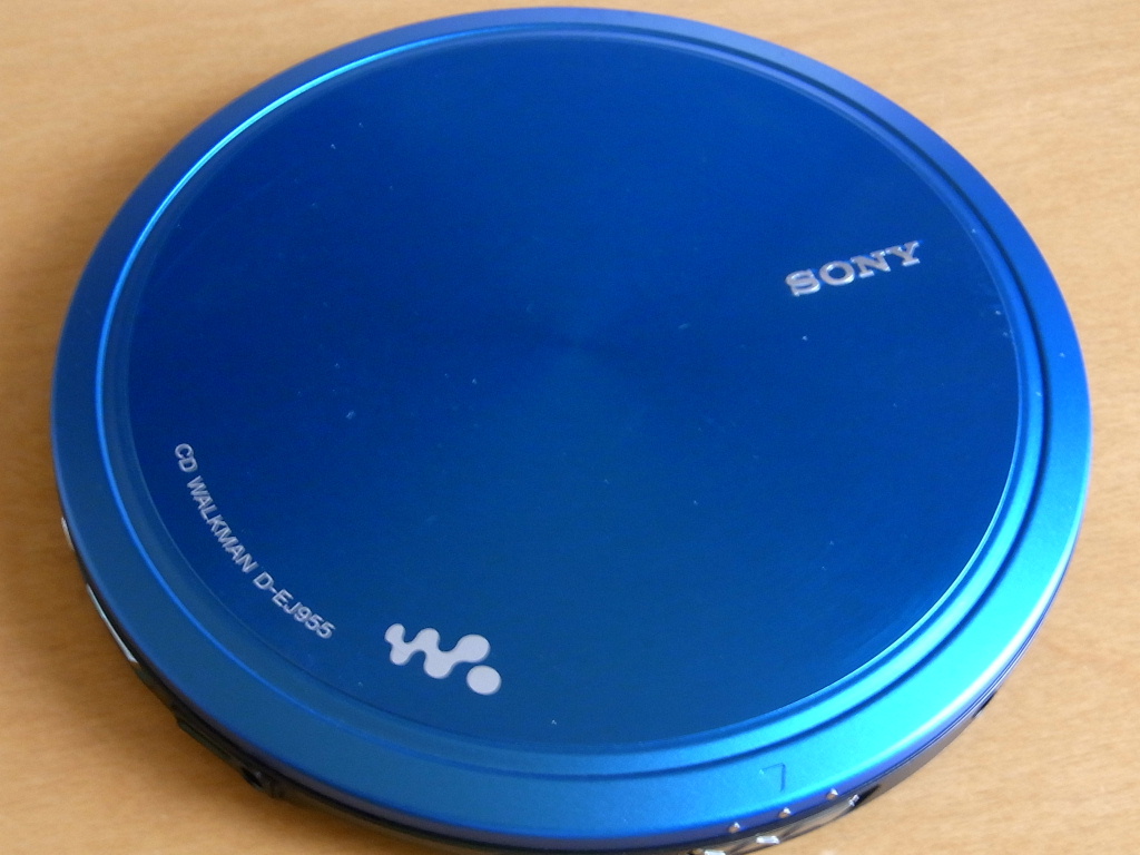 卓上オーディオ (Tabletop Audio): ポータブルCDプレイヤー(SONY D-EJ955)
