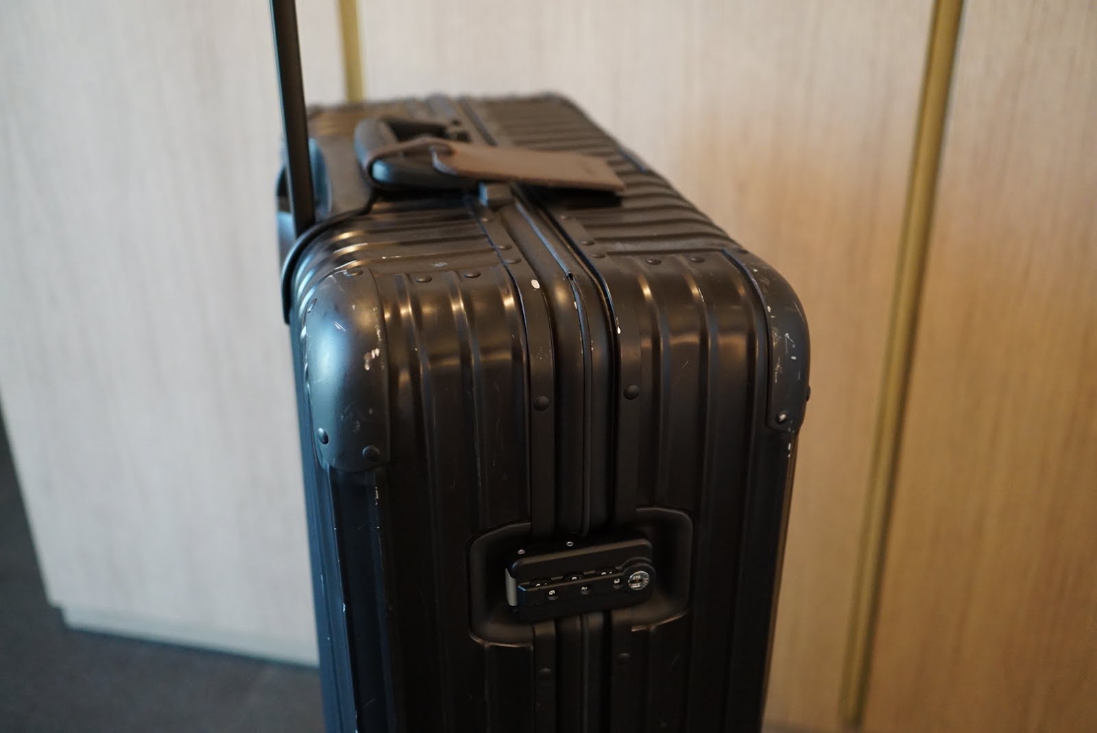 徹底レビュー】リモワトパーズステルス（オリジナルブラック）の全てを